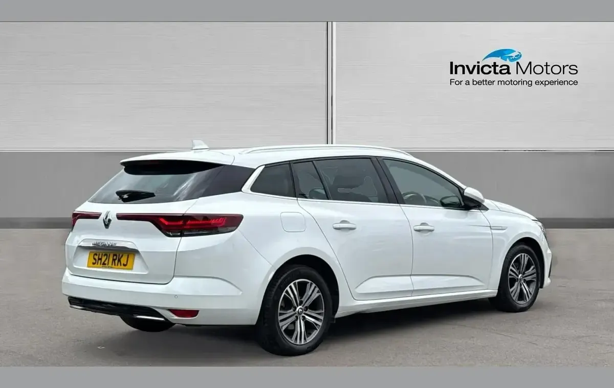 Used Renault Mégane GrandTour Iconic 140 HP (102 kW) 2021 White Estate