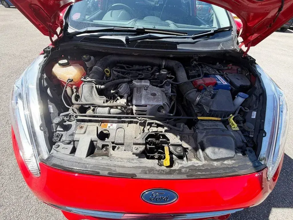 Used Ford Fiesta Titanium 100 HP (73 kW) 2015 Red Hatchback