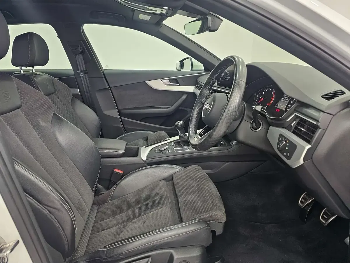 Used Audi A4 S-Line 150 HP (110 kW) 2017 White Sedan