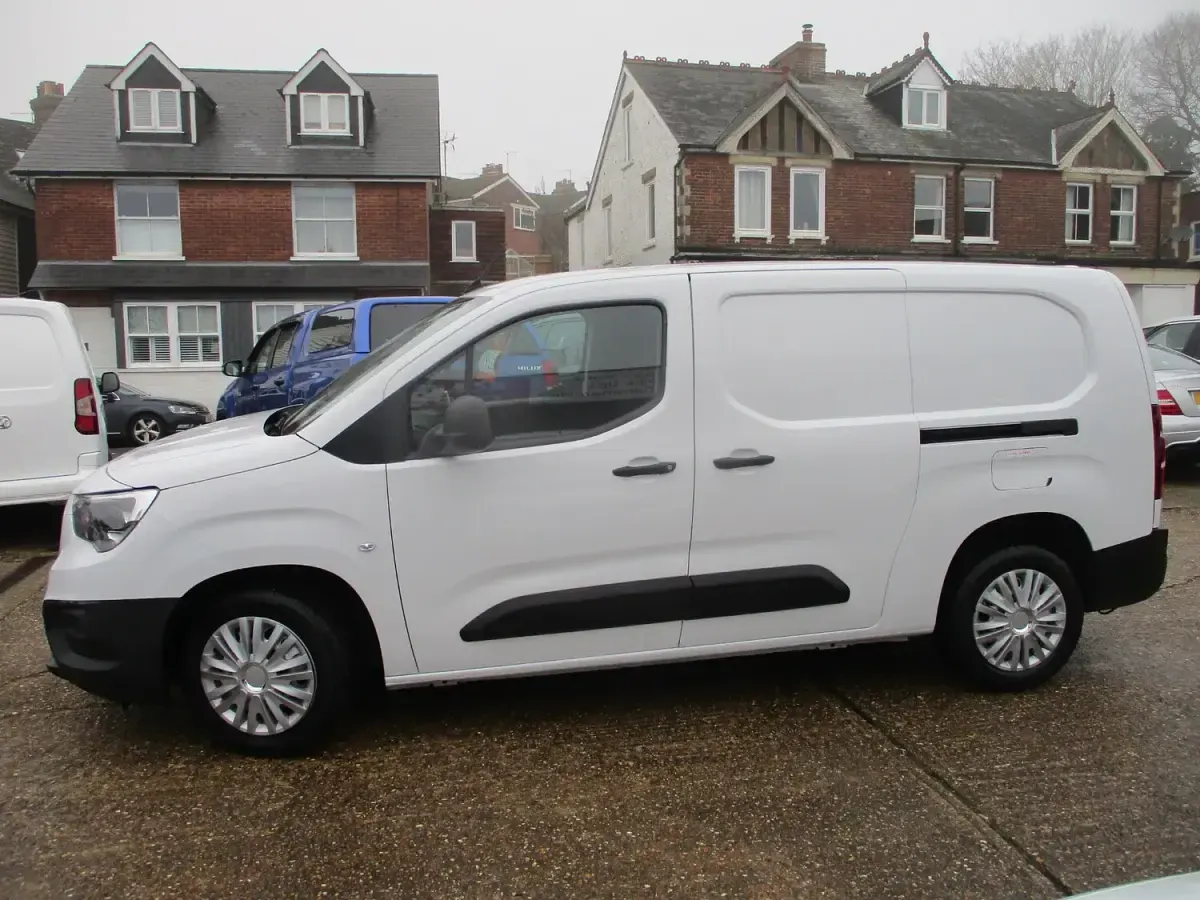 Used Vauxhall Combo 100 HP (73 kW) 2024 White MPV