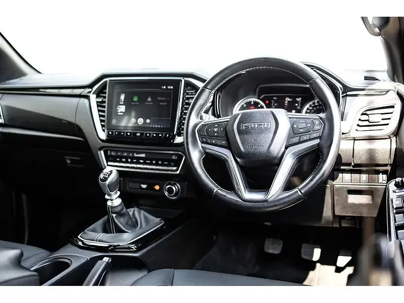 Used Isuzu D-Max 2024 Silver Pickup