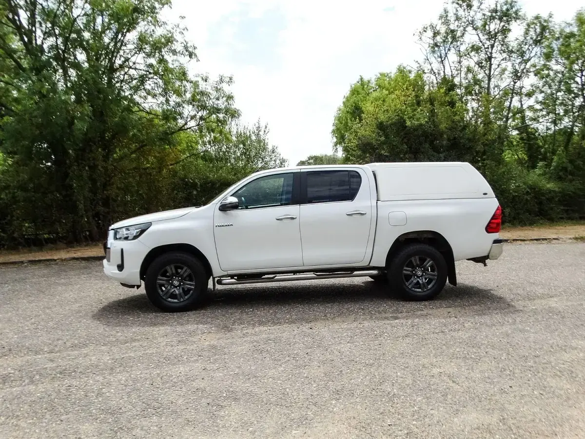 Used Toyota HiLux 150 HP (110 kW) 2021 White Pickup