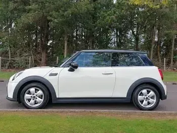 Used Mini Cooper Classic 136 HP (100 kW) 2021 White Hatchback