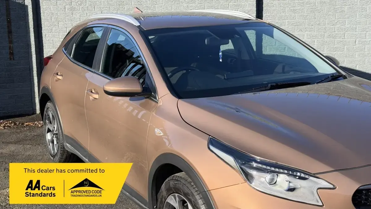 Usado Kia XCeed 118 HP (86 kW) 2022 Castanho SUV