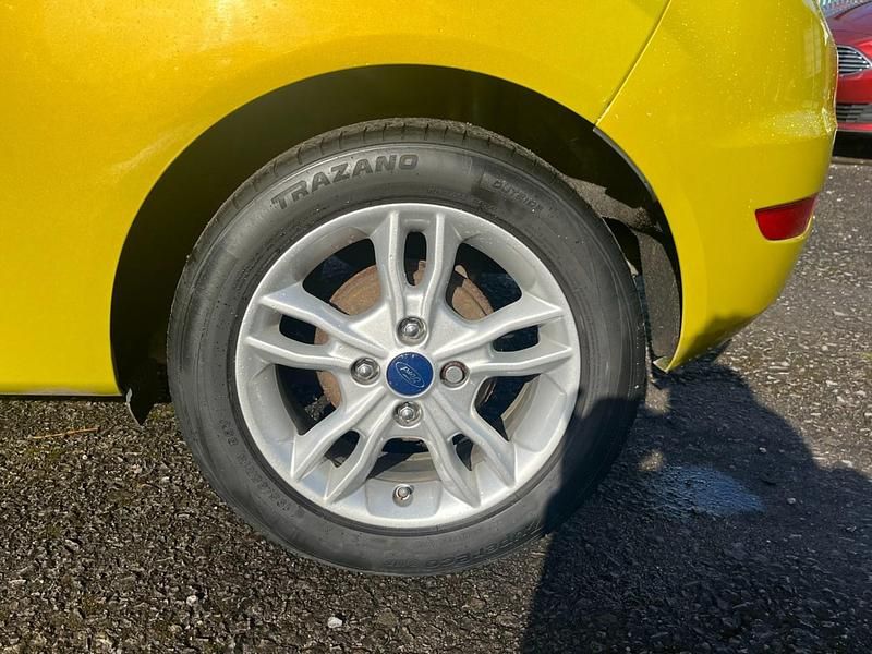 Used Ford Fiesta Zetec 82 HP (60 kW) 2015 Yellow Hatchback