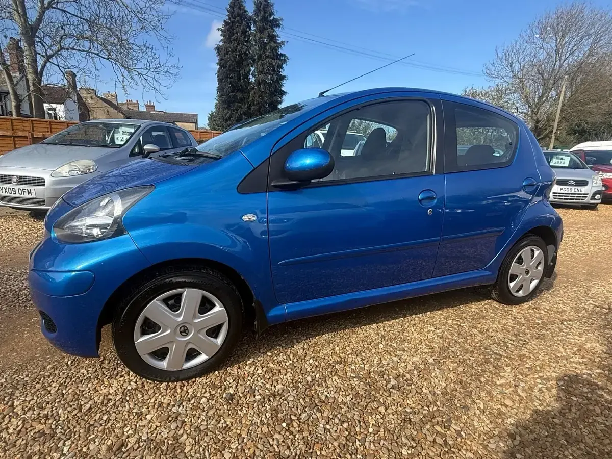 Used Toyota Aygo 2009 Blue Hatchback