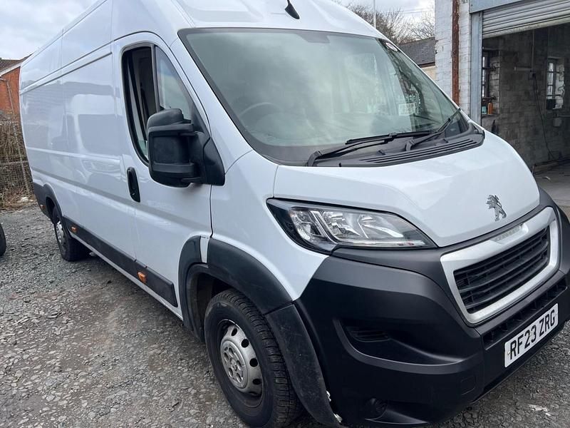 Used Peugeot Boxer Premium 140 HP (102 kW) 2023 White Van