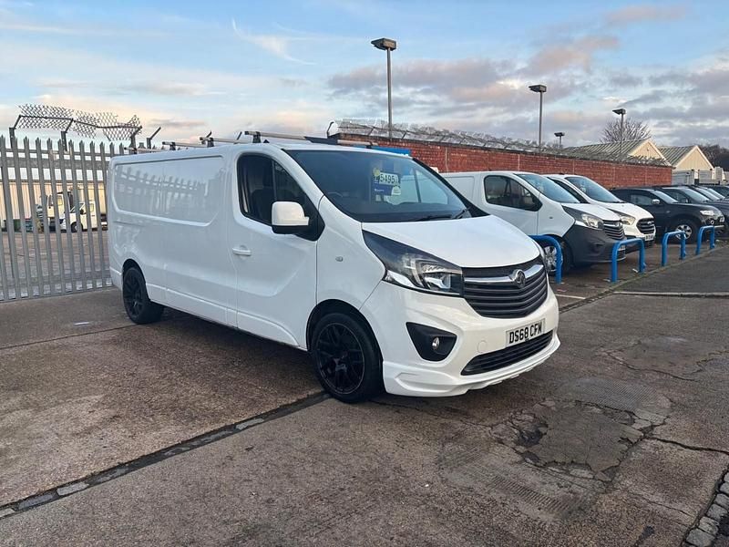 White Used 2018 Vauxhall Vivaro Sportive MPV | £5,495 (Super price) - Image 1/4