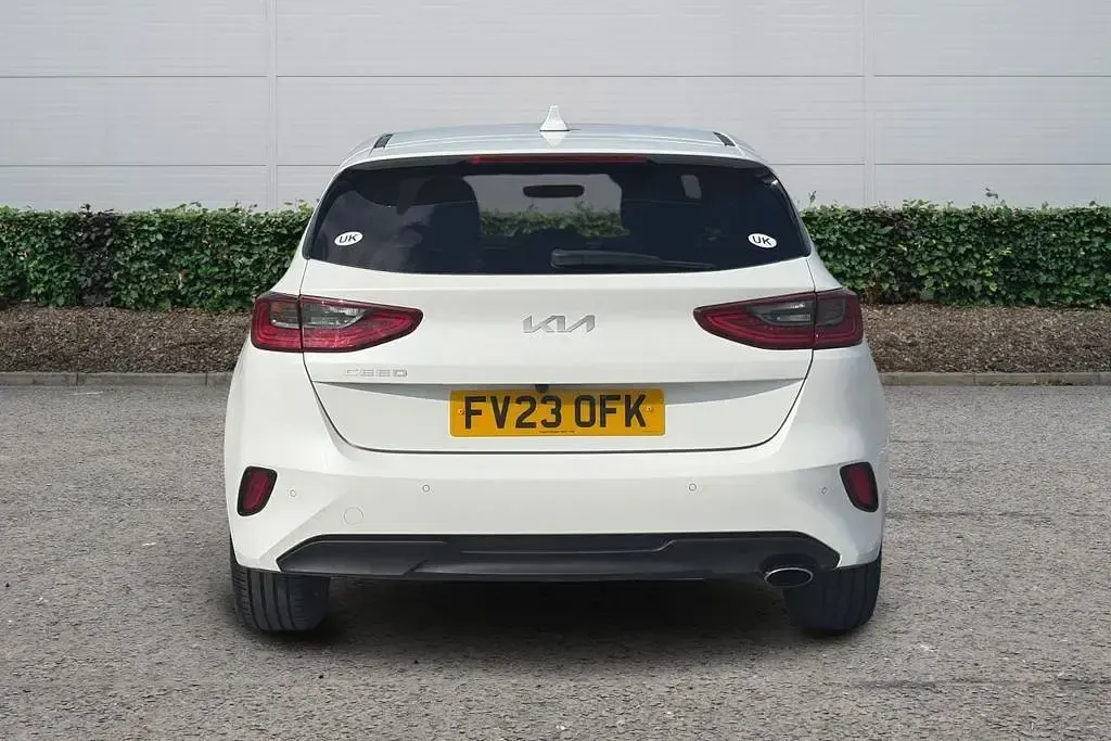 Used Kia Ceed 2023 White Hatchback