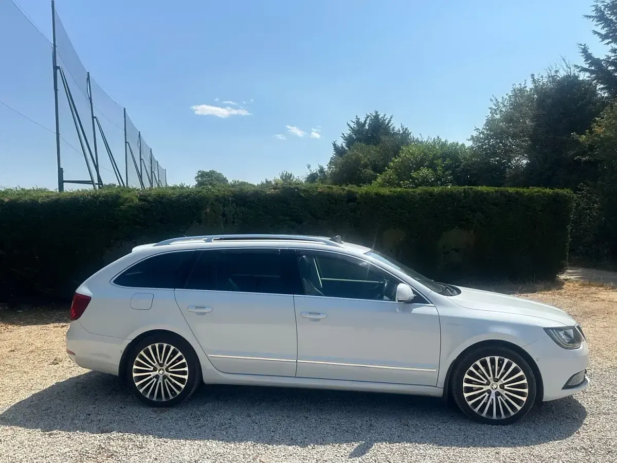Used Skoda Superb 2015 White Estate