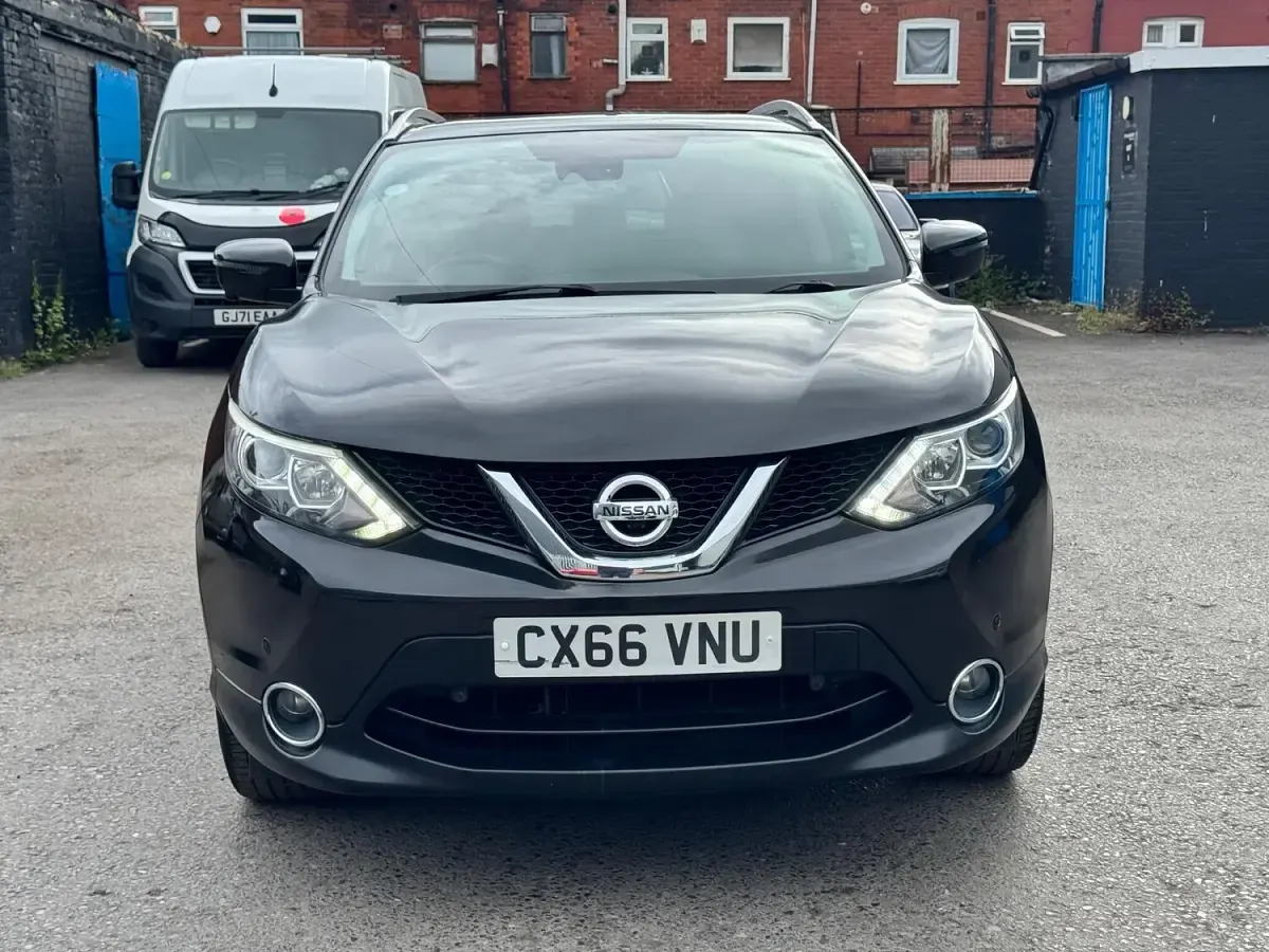Used Nissan Qashqai N-Connecta 115 HP (84 kW) 2016 Black SUV