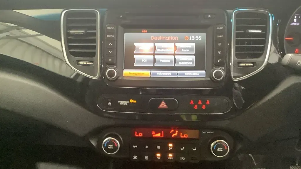 Used Kia Carens 139 HP (102 kW) 2016 Bright silver MPV