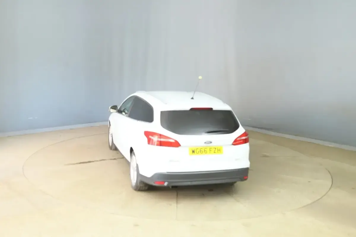Used Ford Focus Titanium 125 HP (91 kW) 2016 White Estate