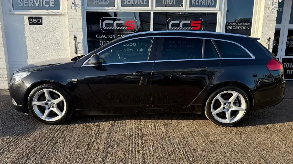 Begagnad Vauxhall Insignia SRi 160 HK (117 kW) 2011 Svart Kombi