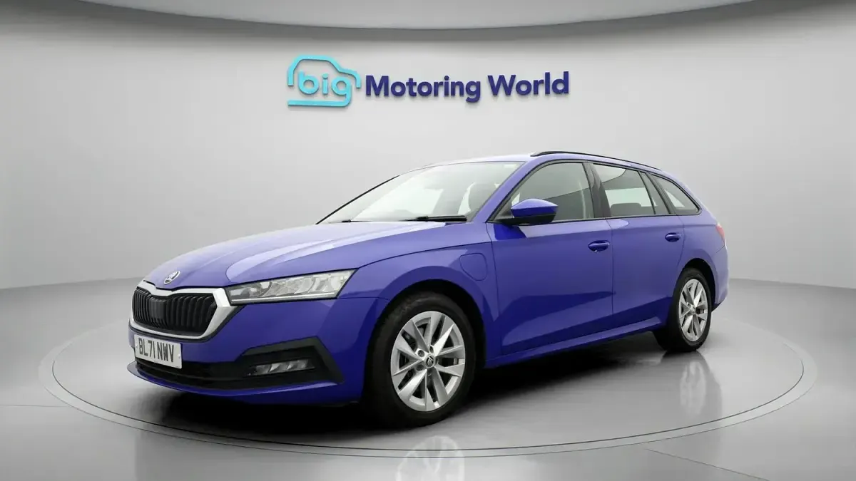Used Skoda Octavia SE Technology 201 HP (147 kW) 2022 Blue Estate
