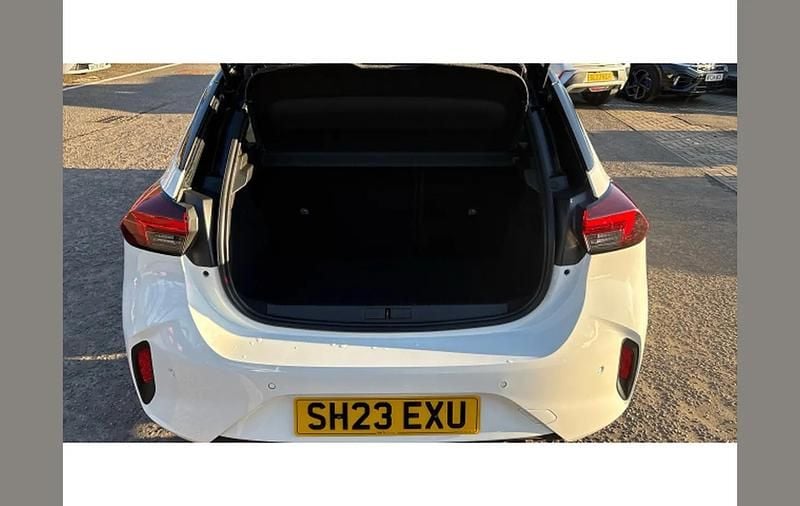 Used Vauxhall Corsa 100 HP (73 kW) 2023 White Hatchback