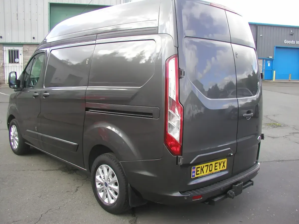 Used Ford Transit Custom Limited 130 HP (95 kW) 2020 White Van