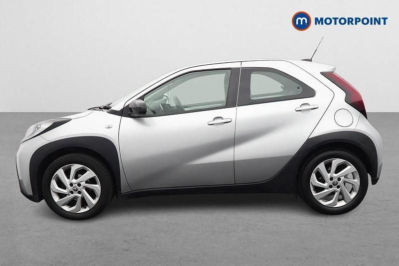 Used Toyota Aygo X PURE 72 HP (52 kW) 2023 Silver SUV