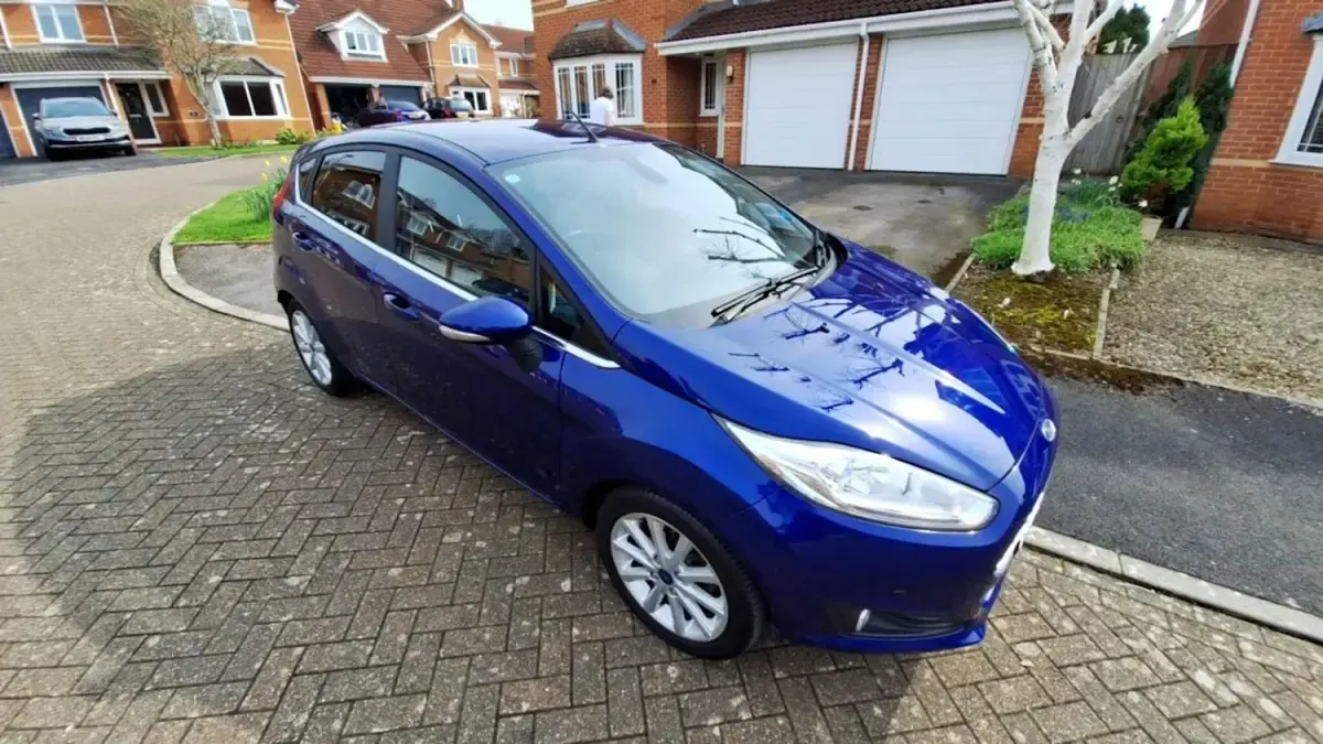 Begagnad Ford Fiesta Titanium 2017 Blå Halvkombi