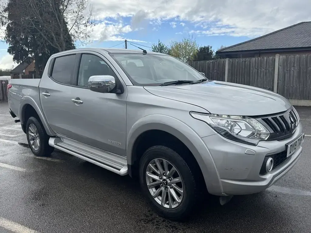Gebraucht Mitsubishi L200 Warrior 181 PS (133 kW) 2019 Silber Pickup
