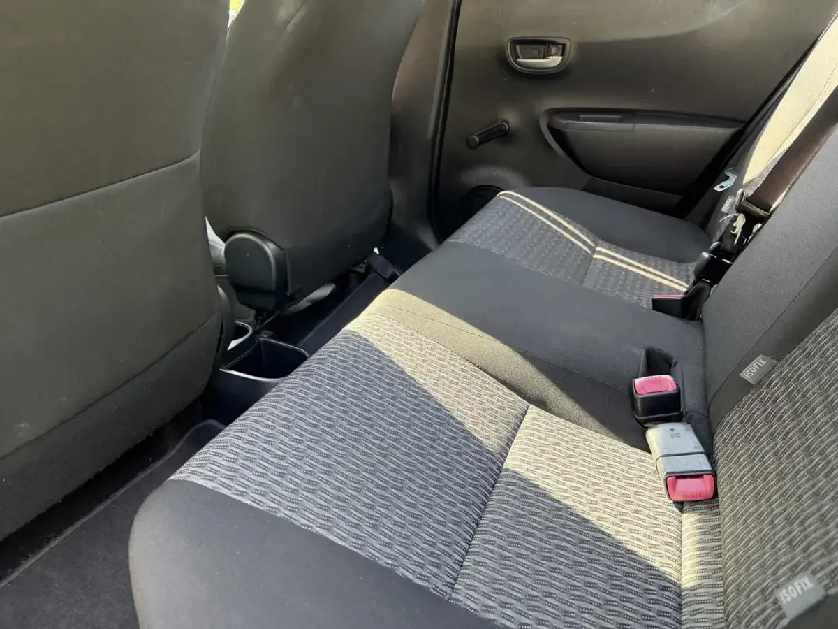 Begagnad Toyota Yaris 99 HK (72 kW) 2014 Röd Halvkombi