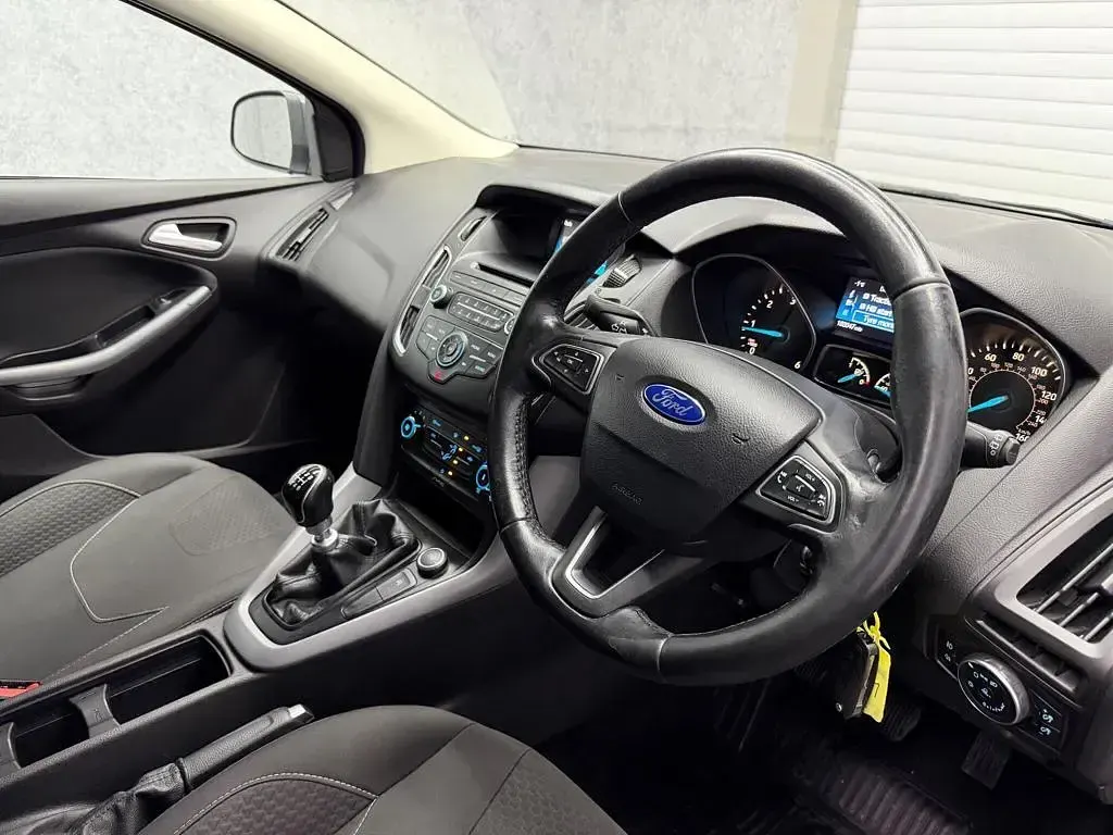 Used Ford Focus Zetec 120 HP (88 kW) 2015 Hatchback