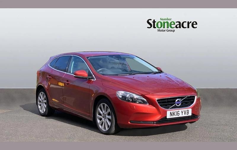 Used Volvo V40 SE Lux 152 HP (111 kW) 2016 Red Hatchback