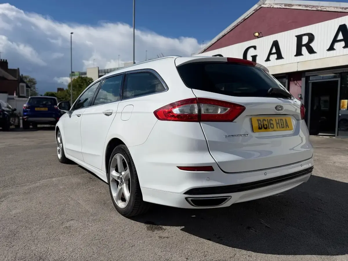 Used Ford Mondeo Titanium 180 HP (132 kW) 2016 White Estate
