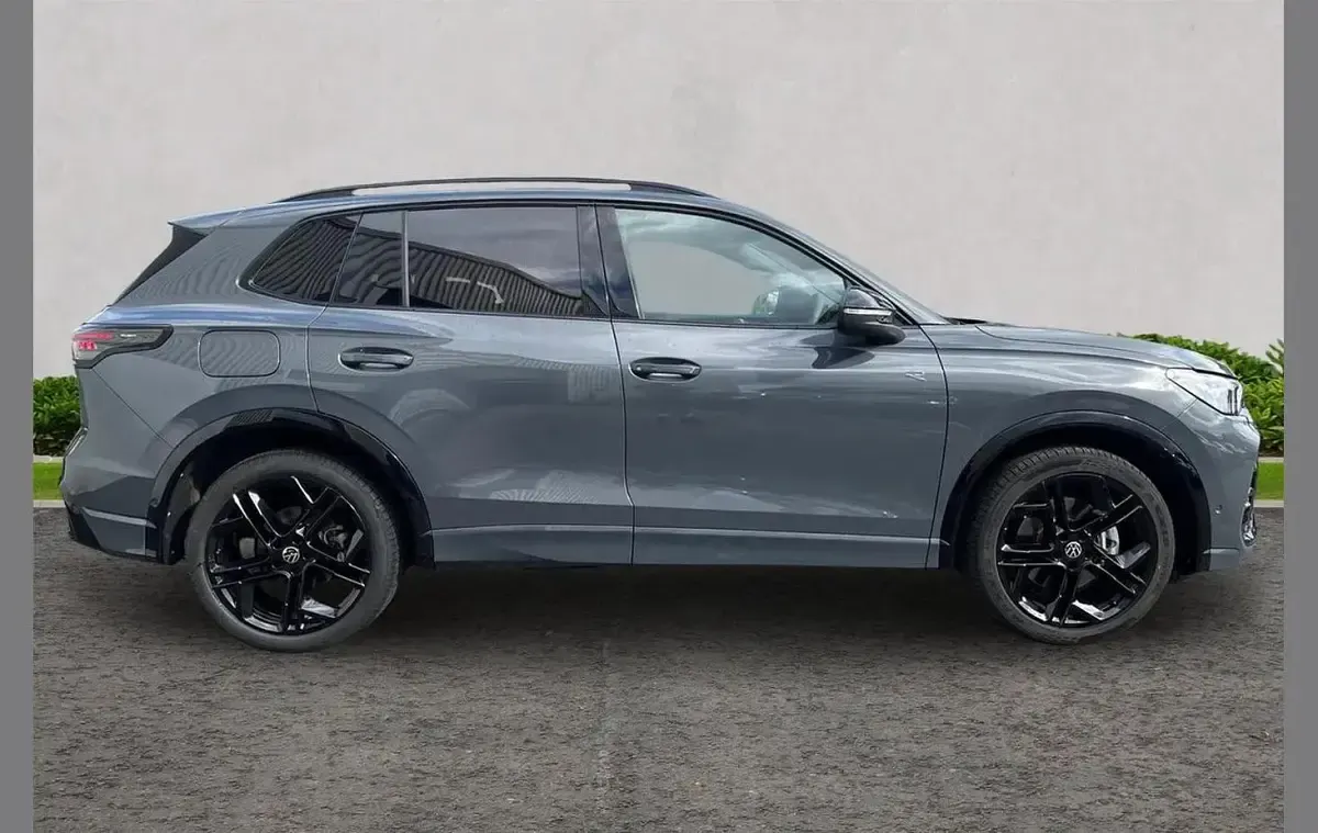 Used VW Tiguan R-line 150 HP (110 kW) 2025 Grey SUV