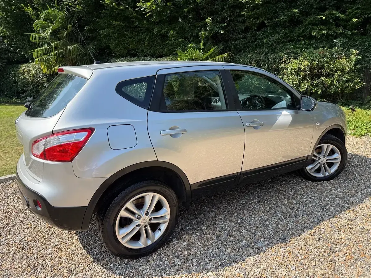 Used Nissan Qashqai Acenta 117 HP (86 kW) 2013 Silver SUV