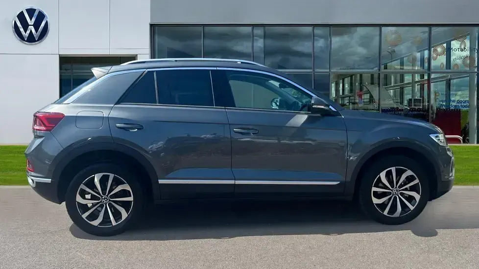 Used VW T-Roc Style 150 HP (110 kW) 2023 Indium grey metallic SUV