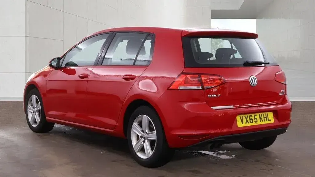 Begagnad VW Golf VII Match 2015 Röd Halvkombi