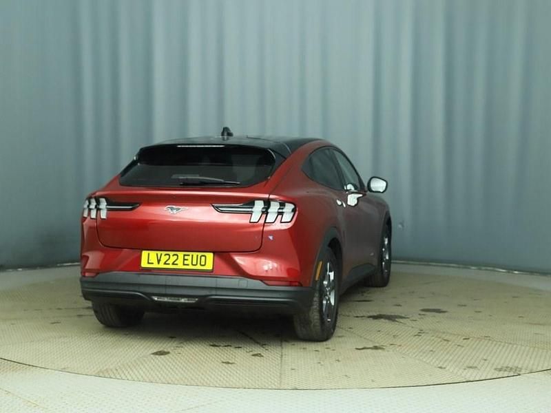 Begagnad Ford Mustang Extended Range 294 HK (216 kW) 2022 Röd Halvkombi
