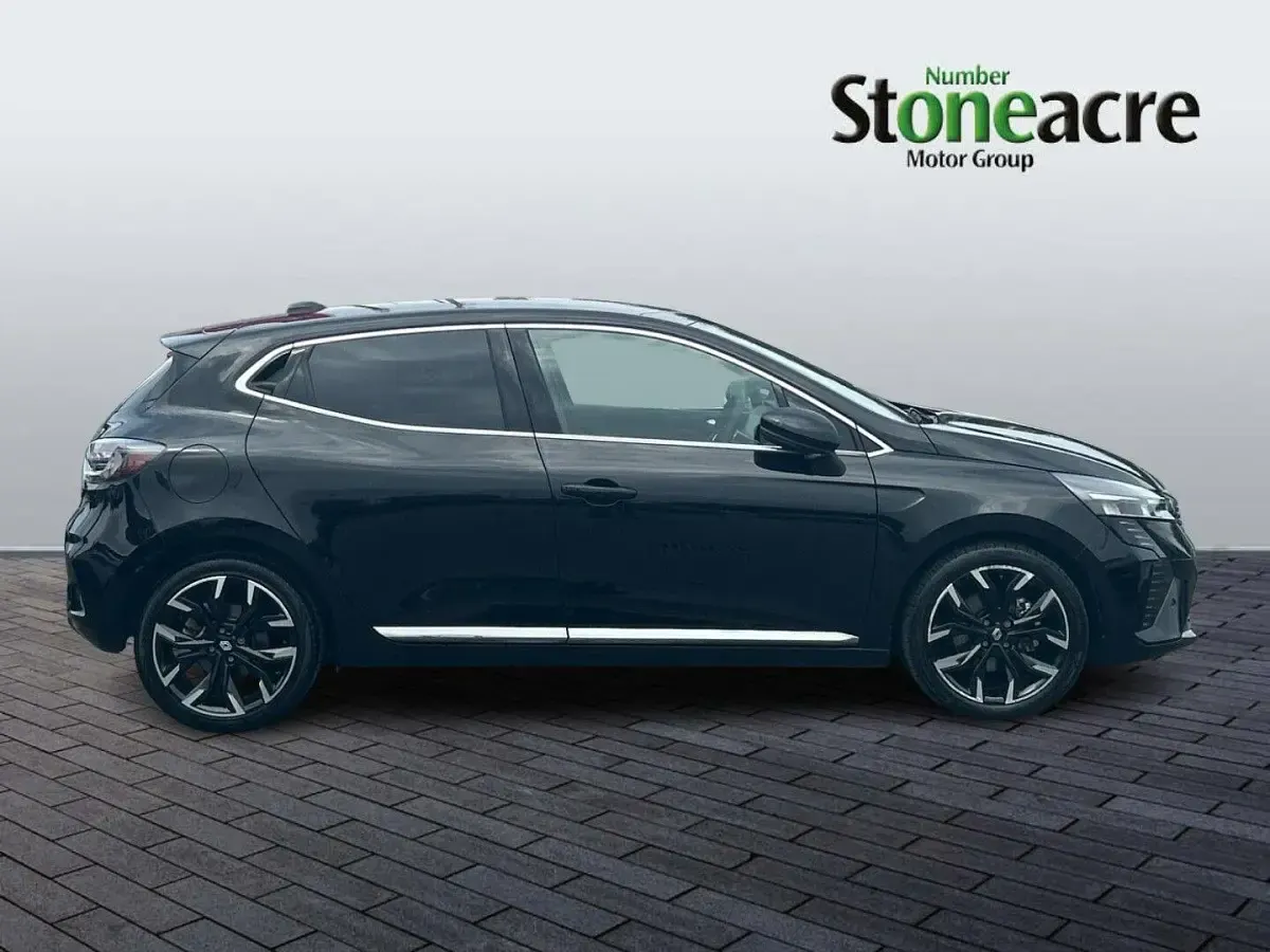 Used Renault Clio Techno 140 HP (102 kW) 2023 Black Hatchback