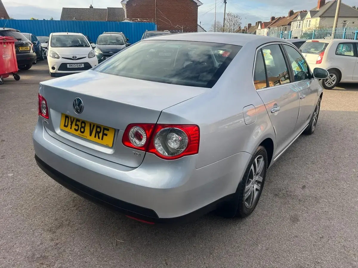 Used VW Jetta SE 105 HP (77 kW) 2008 Silver Sedan