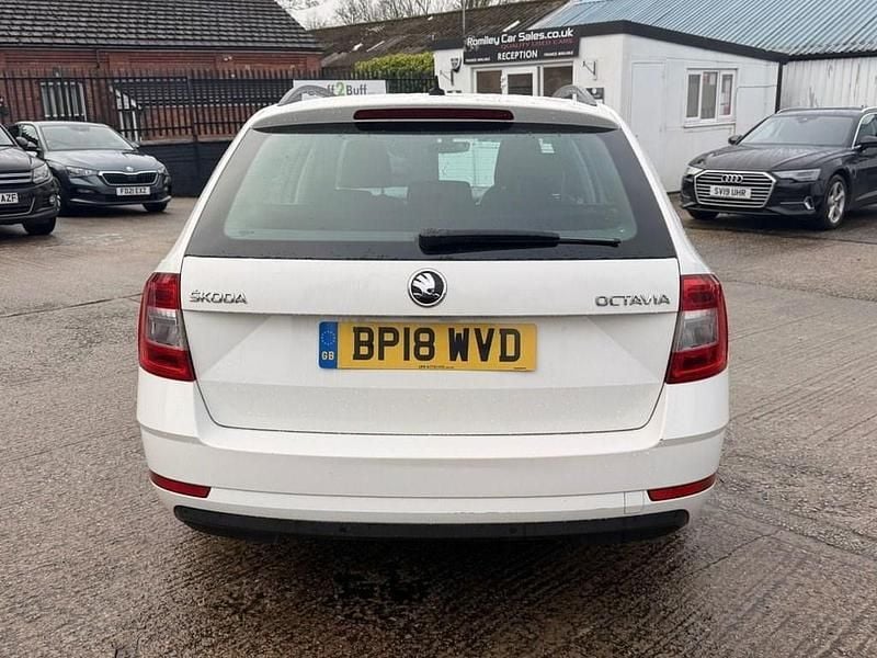 Used Skoda Octavia SE Technology 115 HP (84 kW) 2018 White Estate