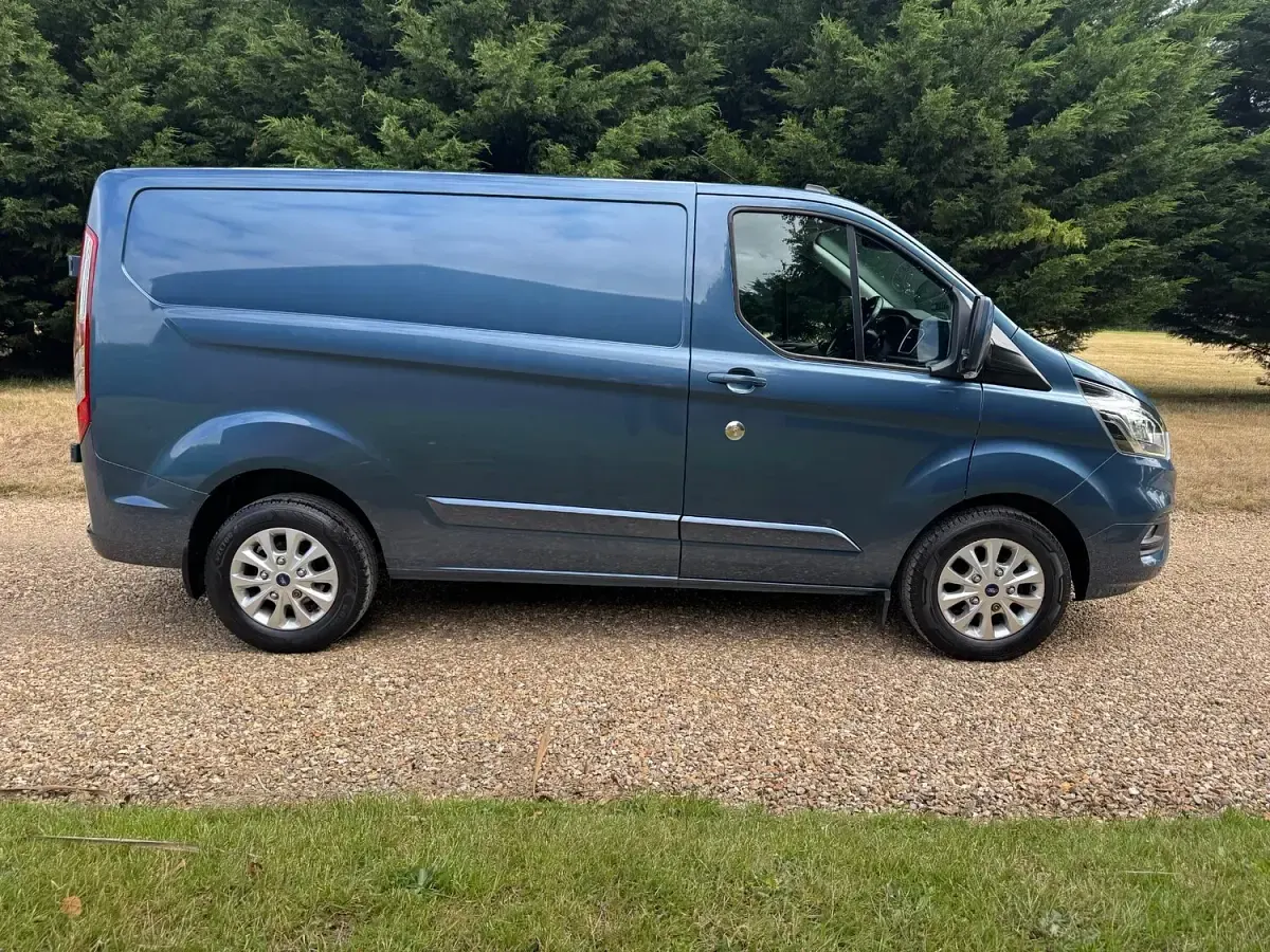 Used Ford Transit Custom Limited 130 HP (95 kW) 2020 Blue Van