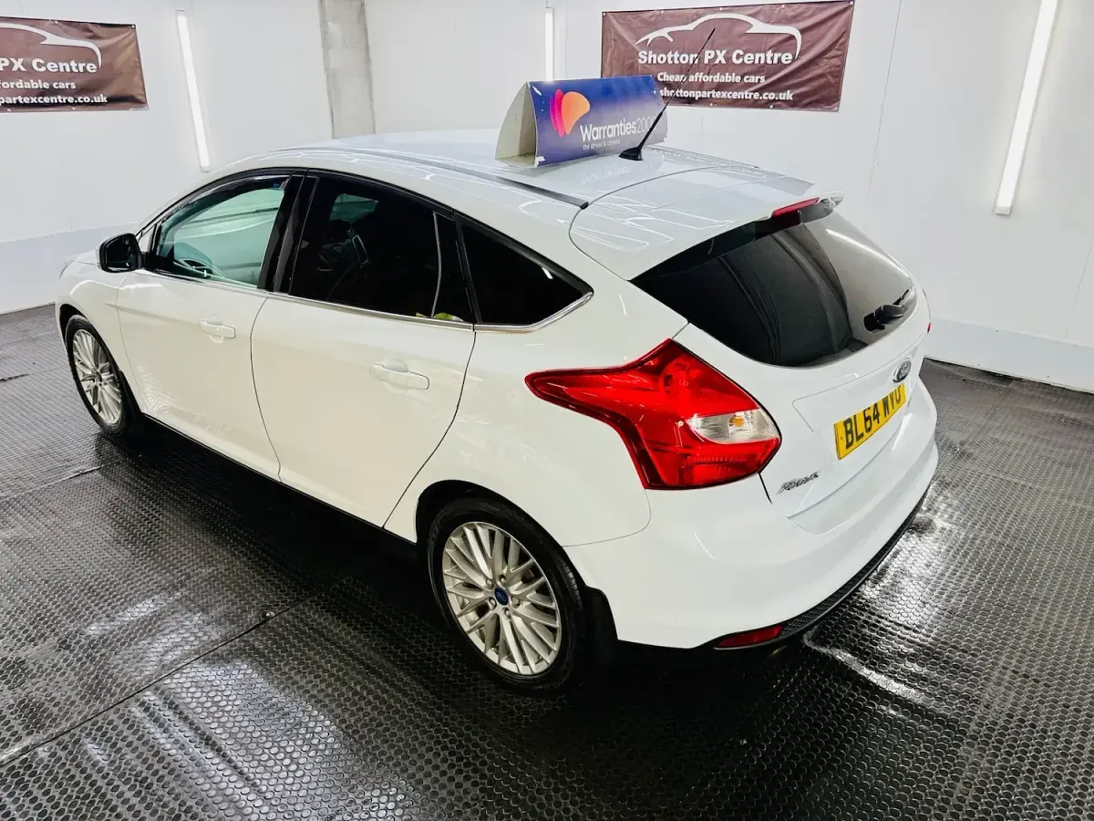 Used Ford Focus Zetec 125 HP (91 kW) 2014 White Hatchback