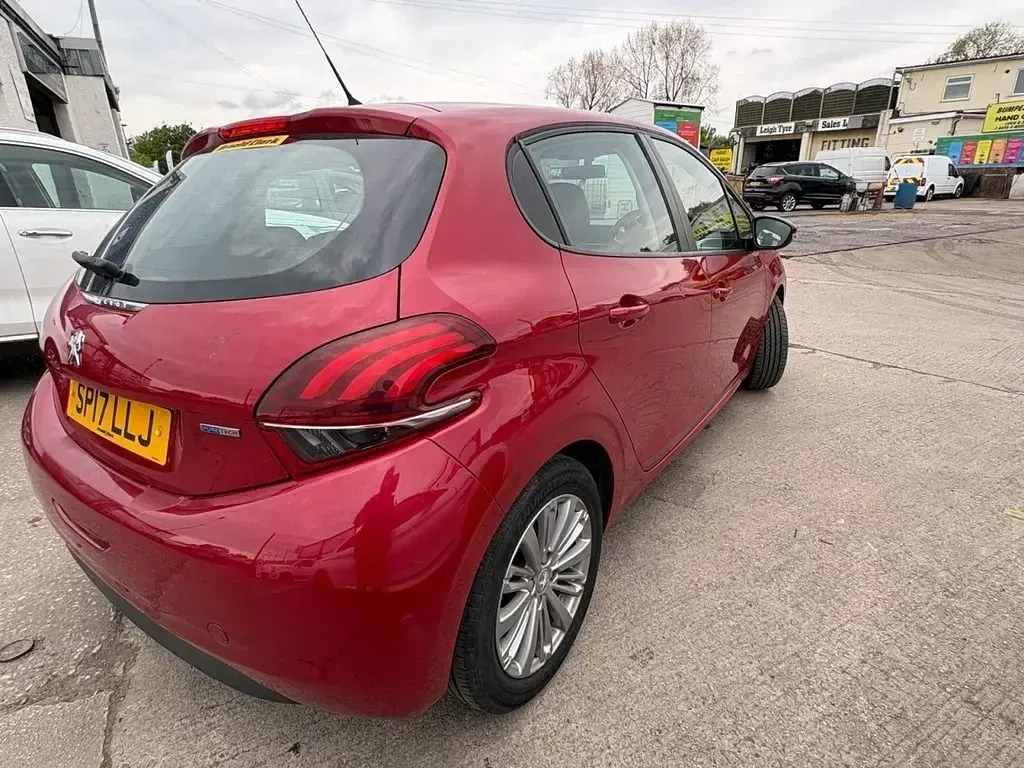 Second-hand Peugeot 208 Active 82 CP (60 kW) 2017 Roșu Hatchback