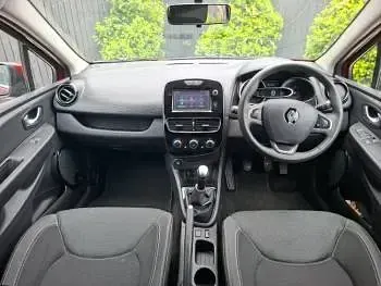 Used Renault Clio Iconic 90 HP (66 kW) 2018 Red Hatchback