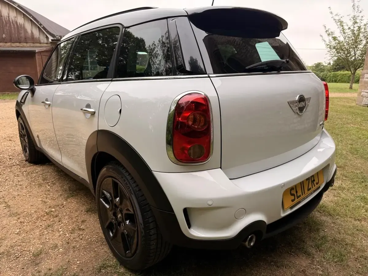 Used Mini Cooper SD 143 HP (105 kW) 2011 White Hatchback