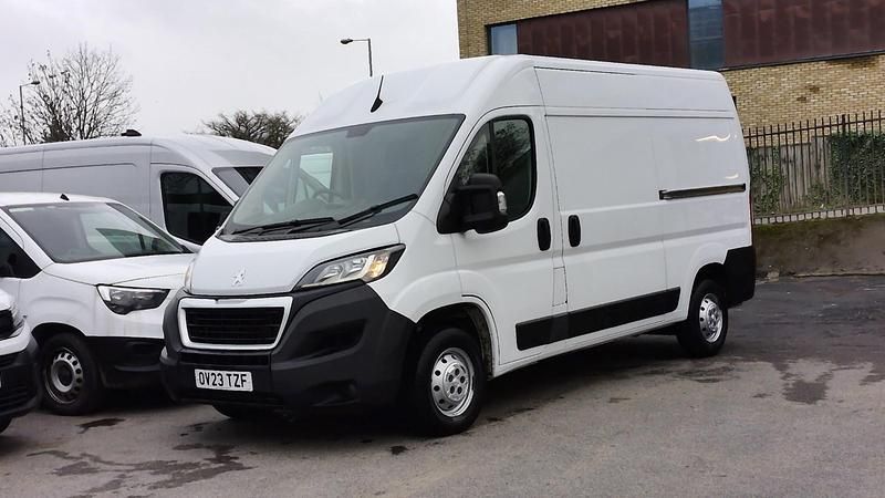 Used Peugeot Boxer Premium 140 HP (102 kW) 2023 White Van