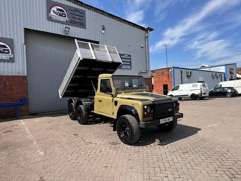 Green Used 2007 Land Rover Defender SUV | £22,595 (Super price) - Image 1/4