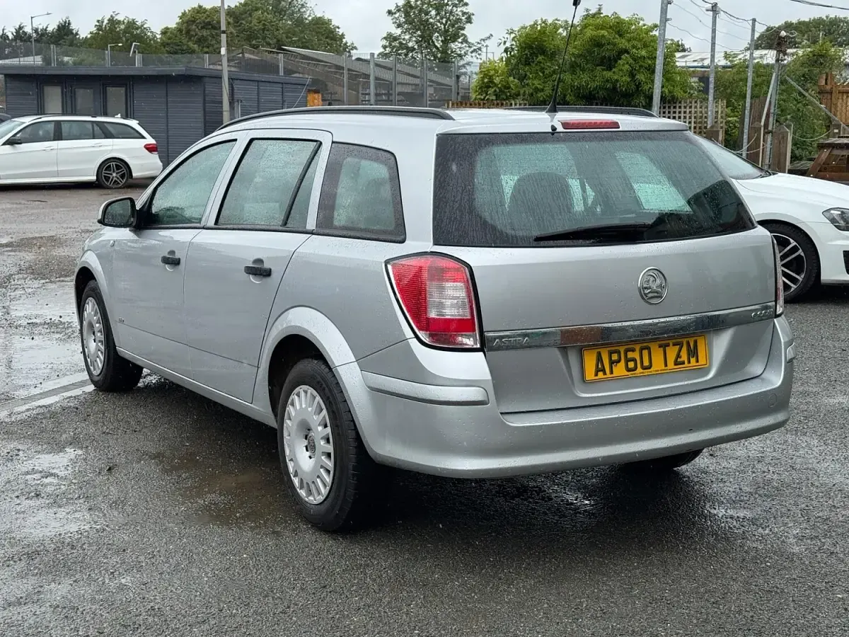 Used Vauxhall Astra 110 HP (80 kW) 2016 Silver Estate