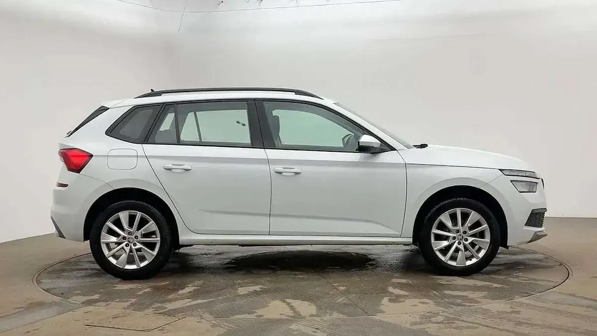 Used Skoda Kamiq SE 70 HP (51 kW) 2023 Moon white metallic SUV