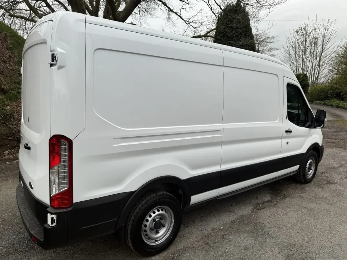 Używany Ford Transit 130 KM (95 kW) 2021 Biały Van