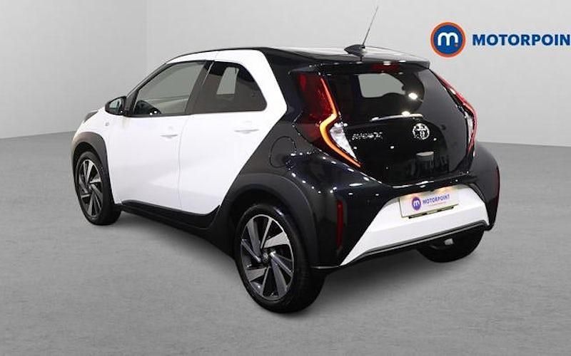 Used Toyota Aygo X 72 HP (52 kW) 2024 White SUV