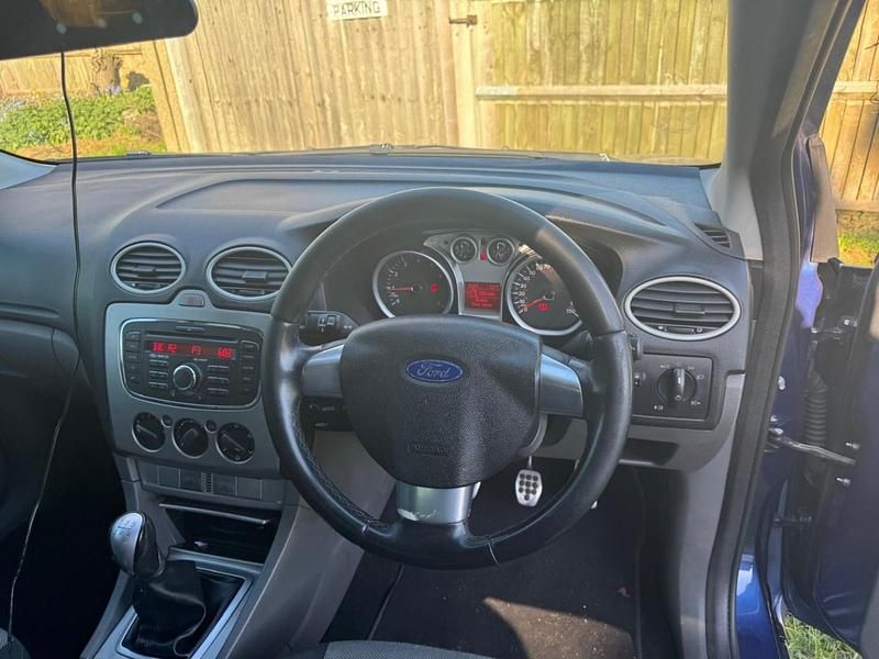 Used Ford Focus Zetec 2010 Blue Hatchback