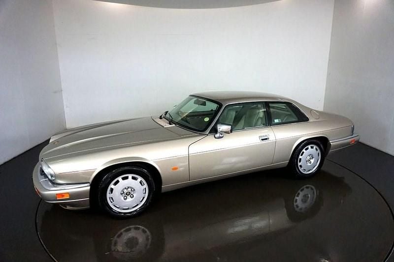 Used Jaguar XJS 233 HP (171 kW) 1996 Gold Sedan