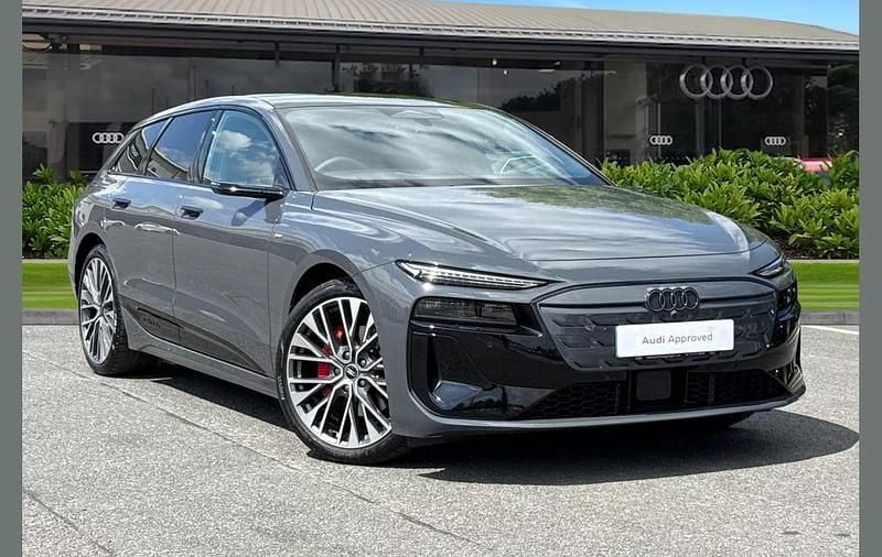 Grey Used 2025 Audi e-tron Performance SUV | £49,950 (Super price) - Image 1/4